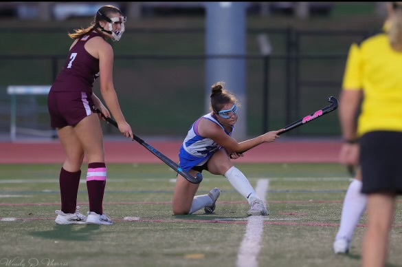 Sarah Davidson playing field hockey.